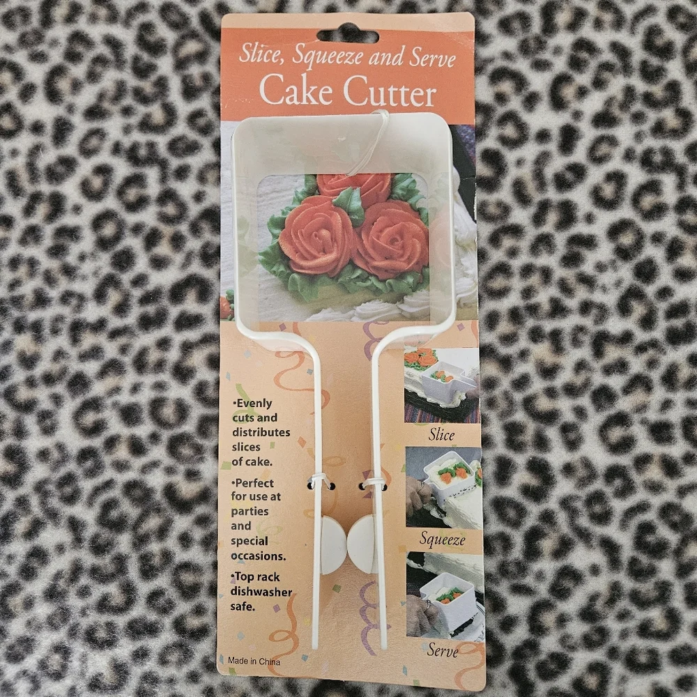 Vintage Slice, Squeeze, and Serve Plastic (Approx. 3